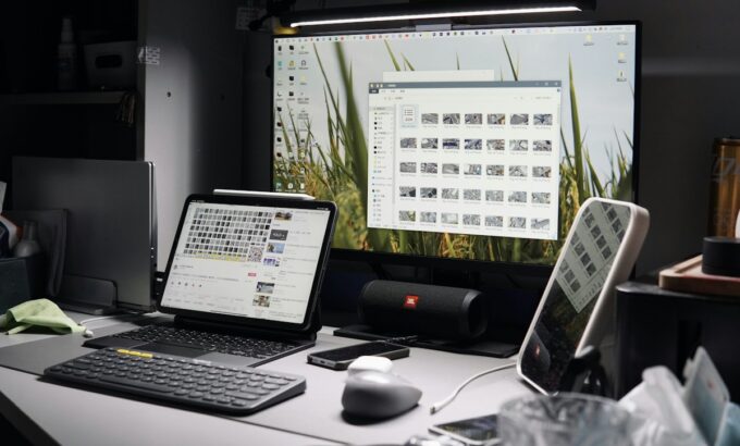 PC fixe ou PC portable Ordinateur portable et écran de bureau réunis sur un même poste de travail